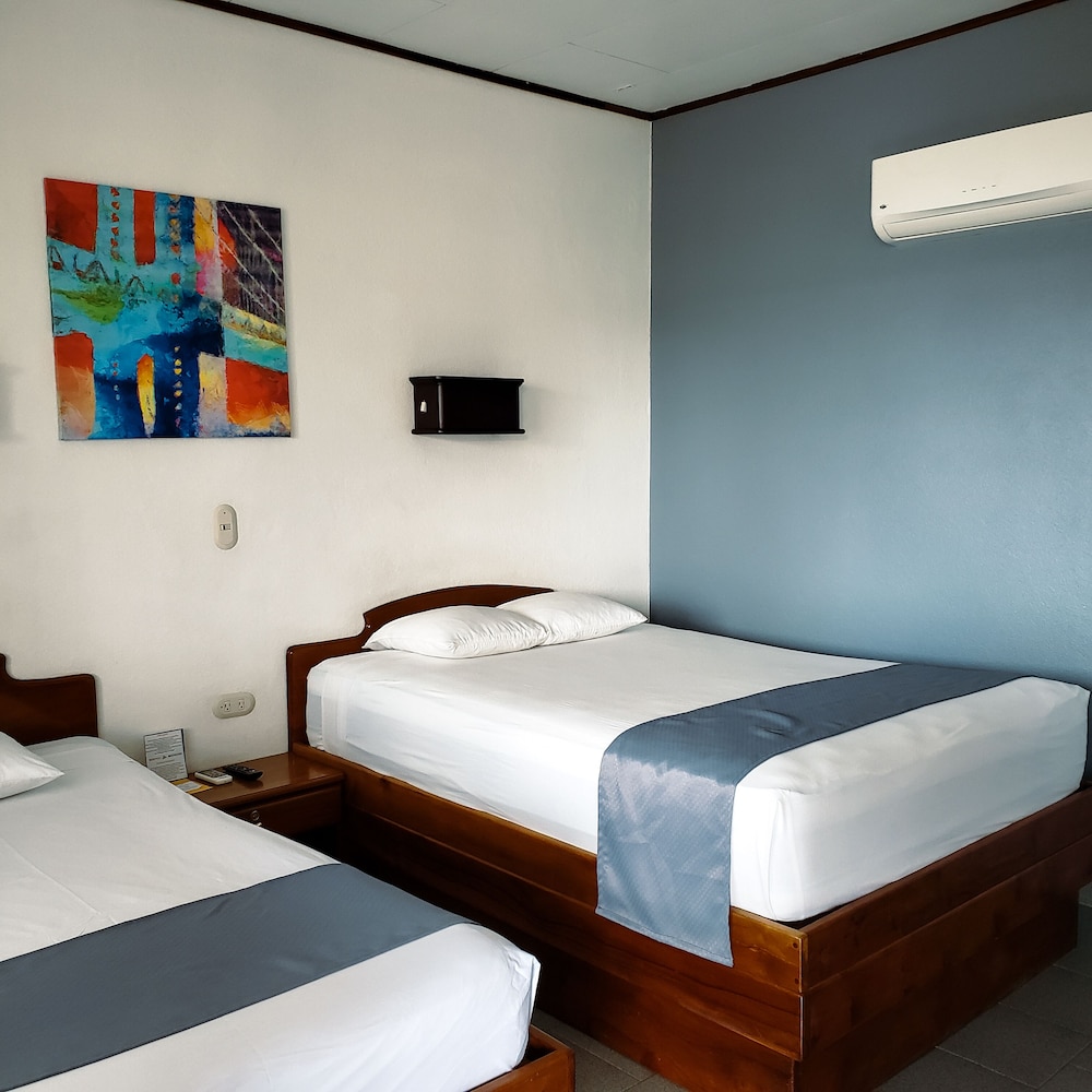 غرفة قياسية بسرير مزدوج وسرير فردي، San Bosco Inn 2/7