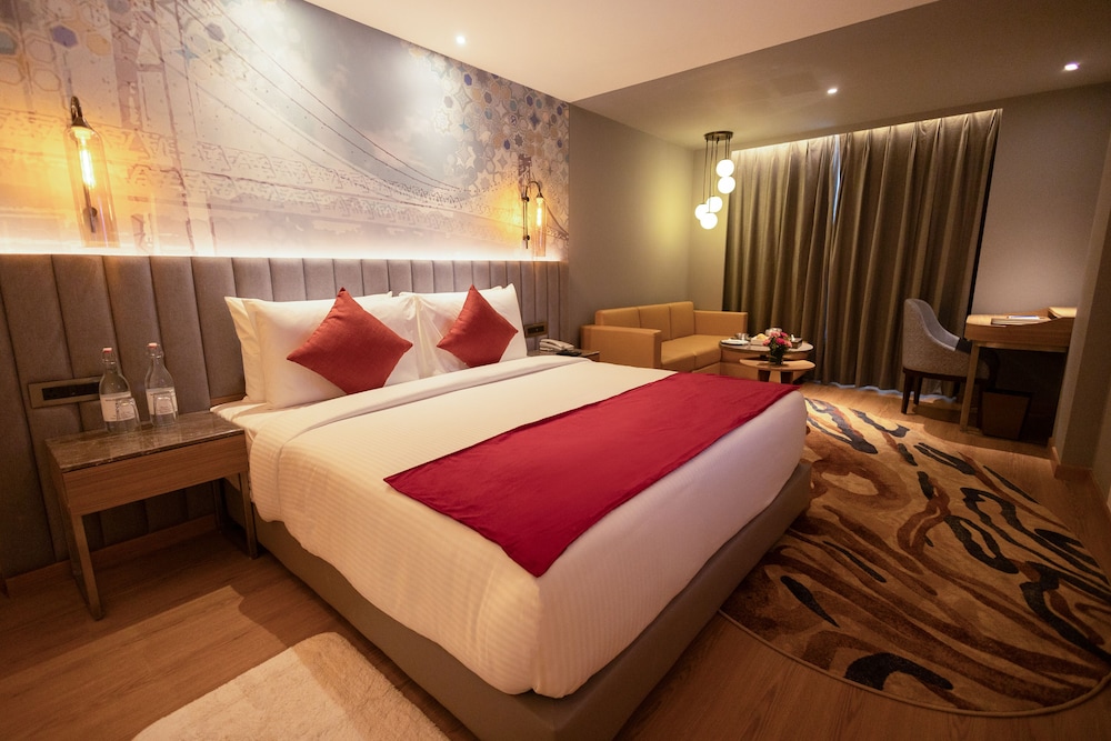 Golden Tulip Bhopal 16/50