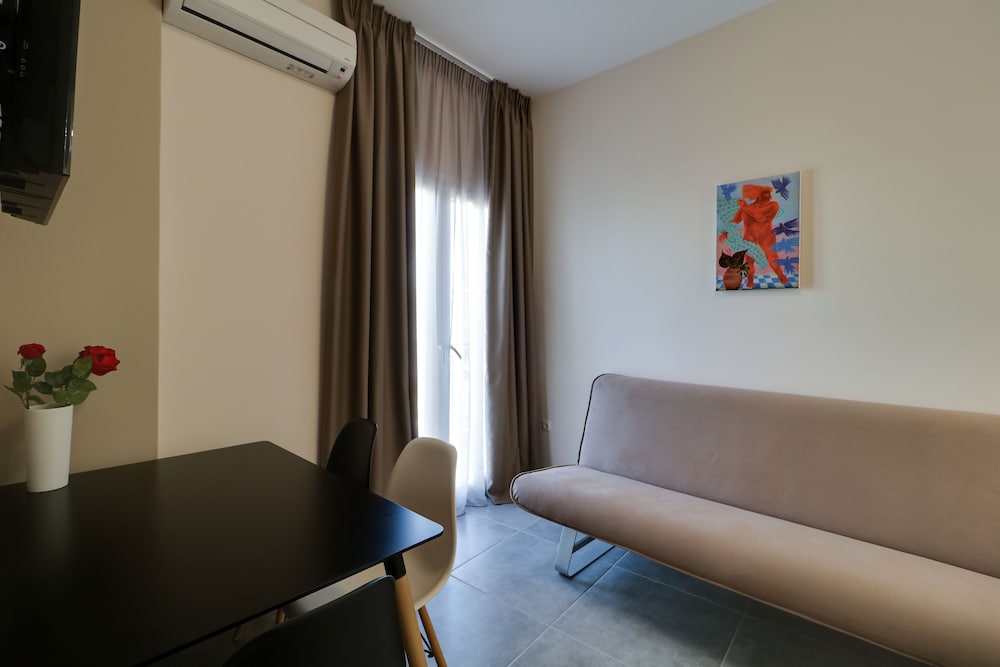 Athens Comfort Suites and Apartments 16/34