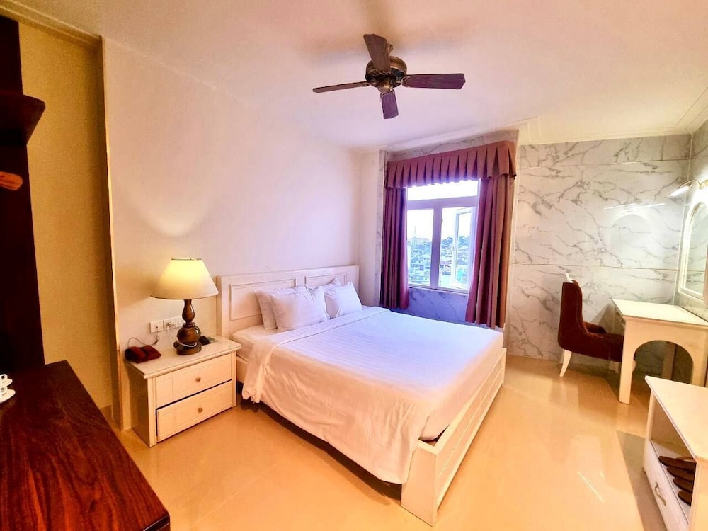 Tulip Hotel 3 40/81