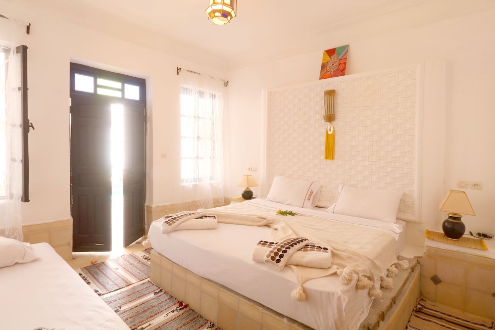 ROOM, TRIPLE