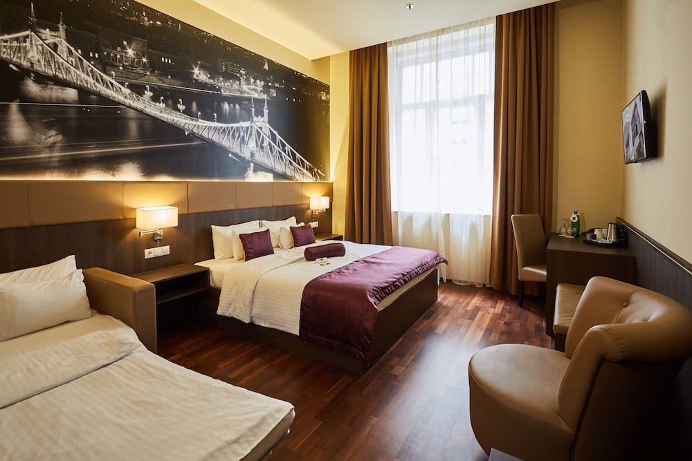 12 Revay Hotel 16/62