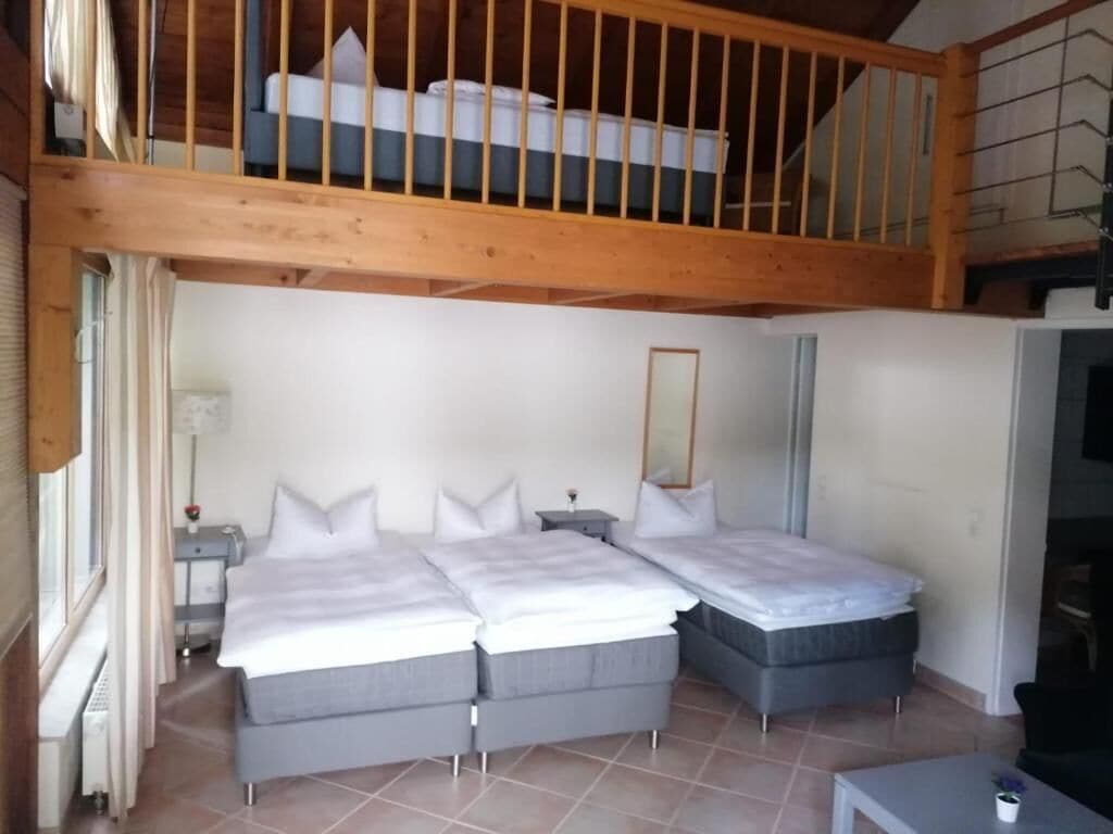 ROOM, QUADRUPLE
