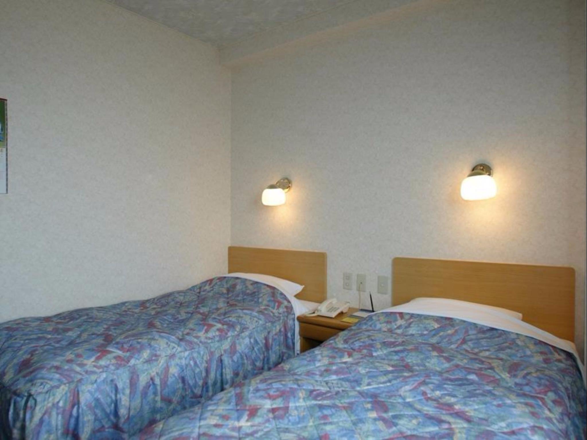 ROOM, TWIN BEDS