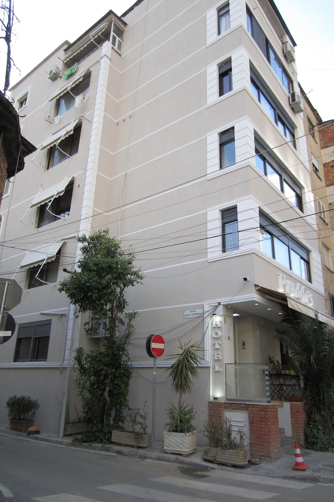 Freddy S Hotel 48/60
