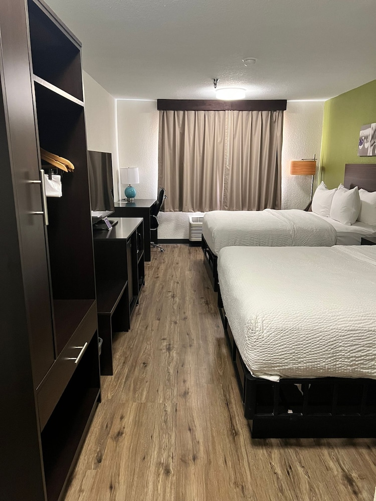 Standard, 2 Queen Beds