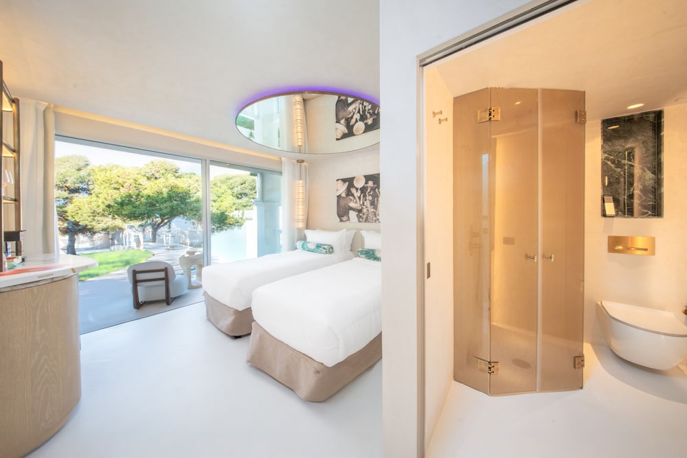 Luxe with Terrace Twin Bed