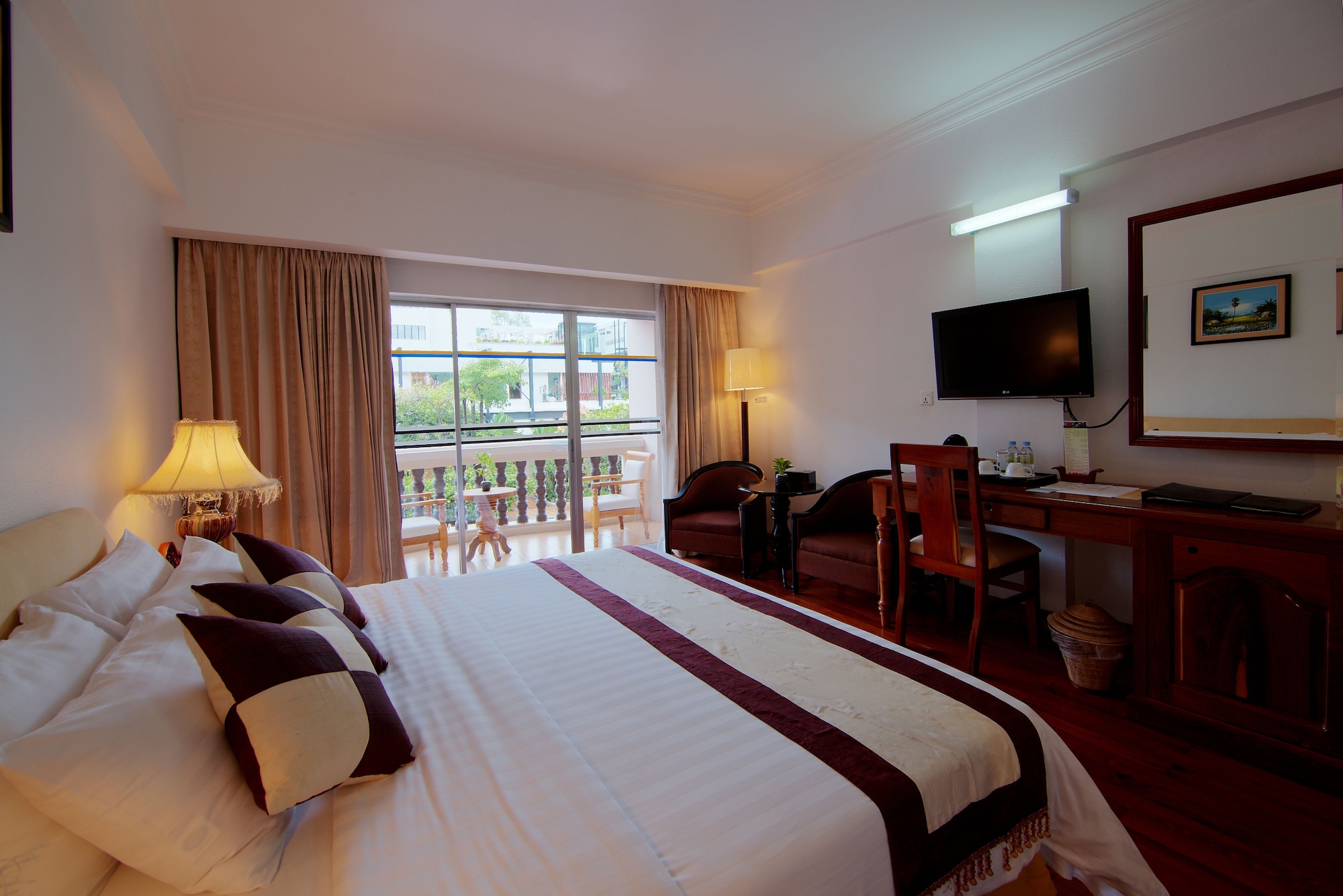 SUPERIOR, TWIN BEDS, BALCONY