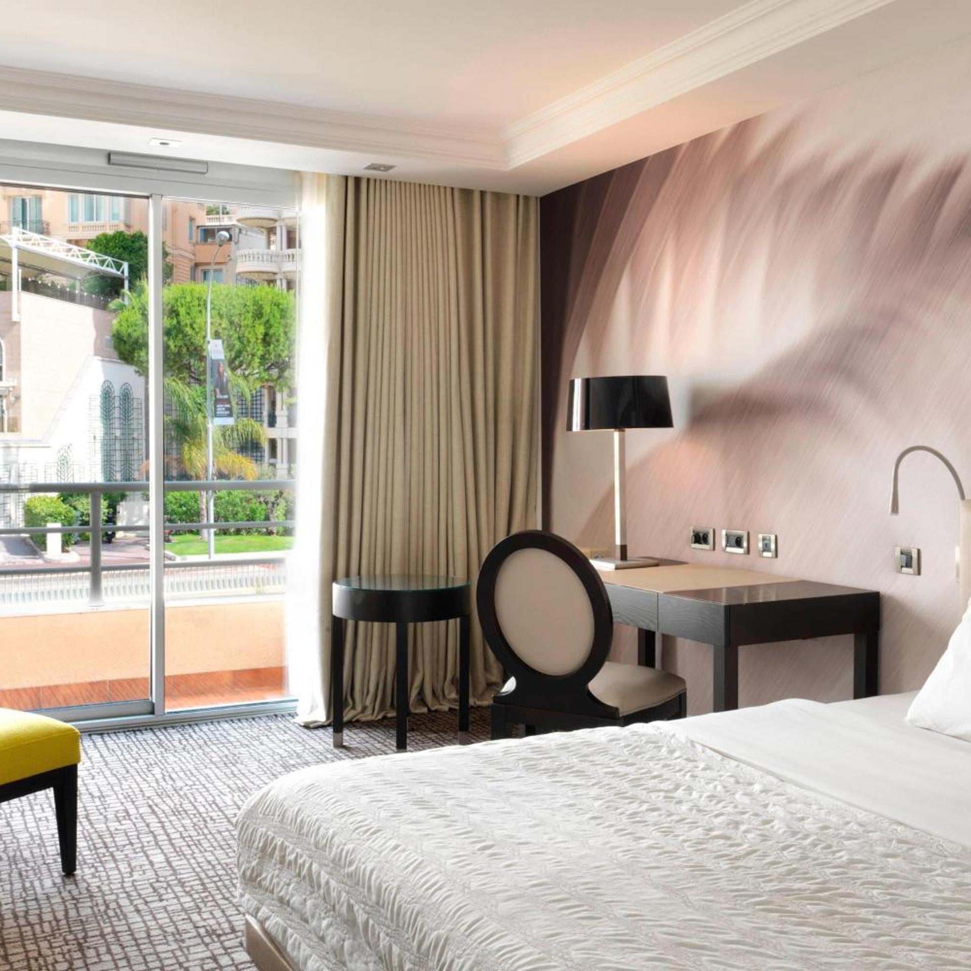 Guest Room, Classic, King Bed, City View, Le Meridien Beach Plaza 2/7