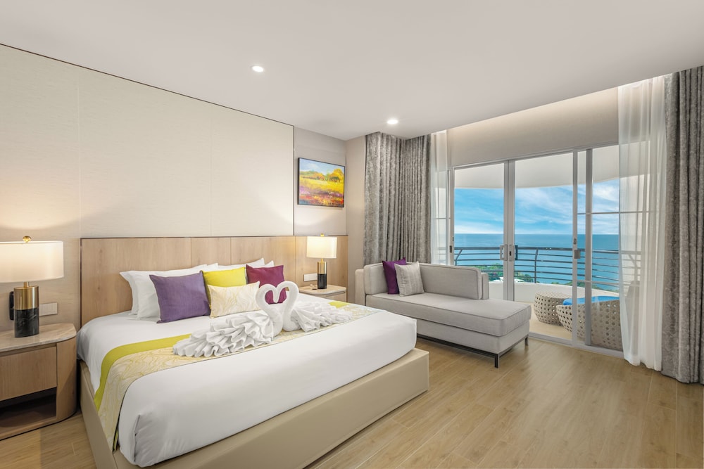 2 BEDROOMS, REGENCY, STYLE, MODERN, SUITE