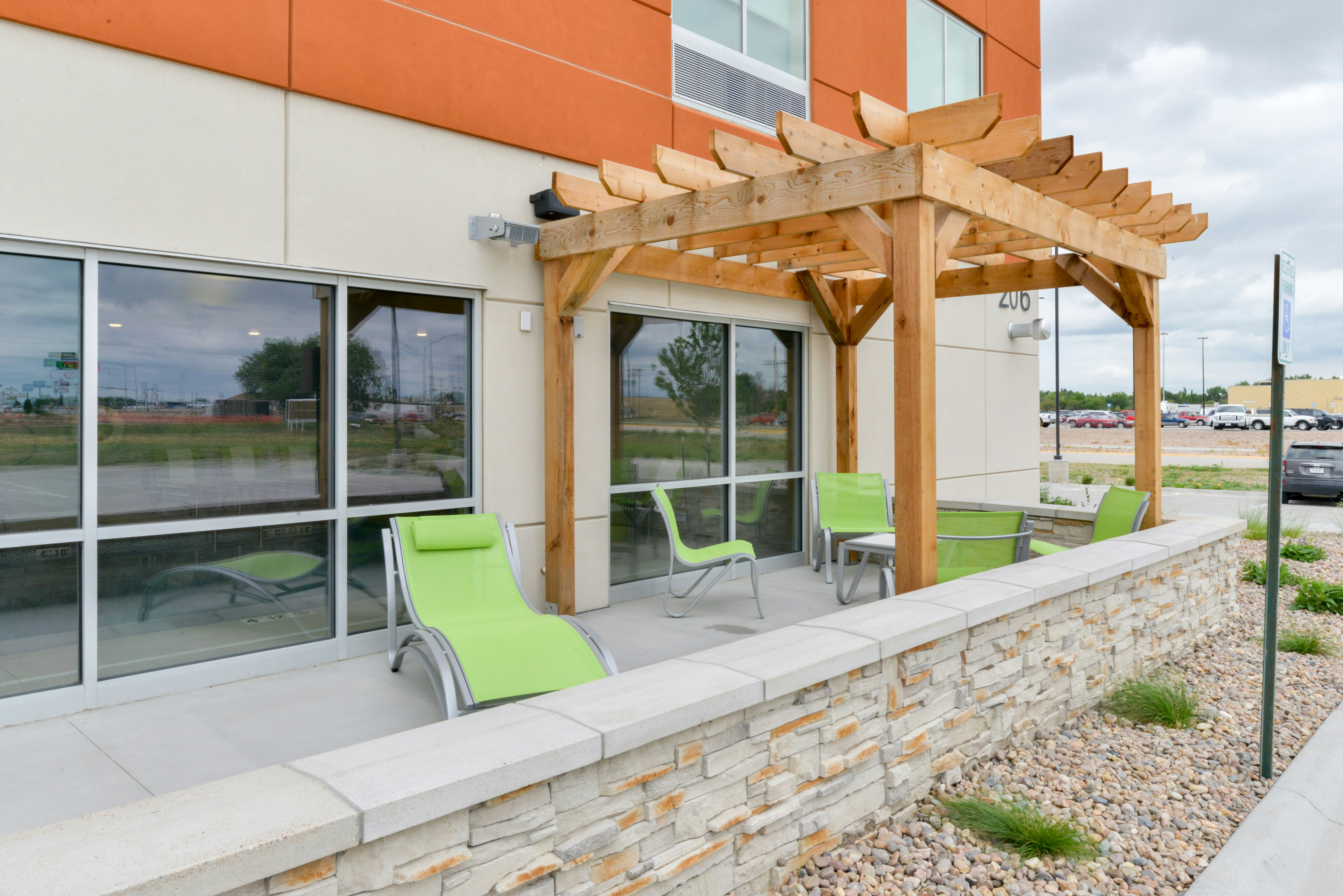 Holiday Inn Express Suites Ogallala 10/75