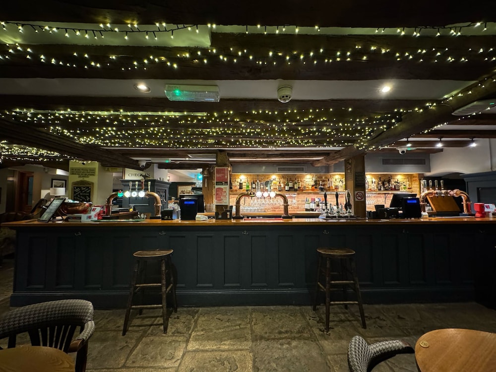 OYO The Greyhound Inn 21/30