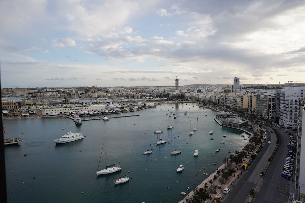 The Londoner Hotel Sliema 53/58