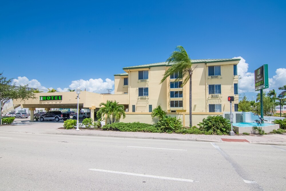Naples Park Central Hotel 41/50