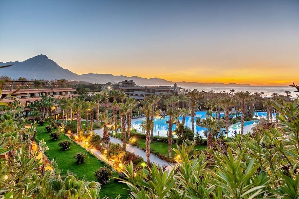 Acacia Resort 48/50