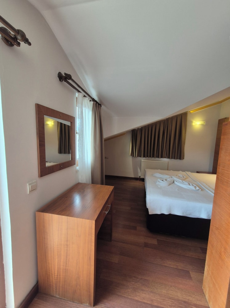 Dinara Hotel 30/66