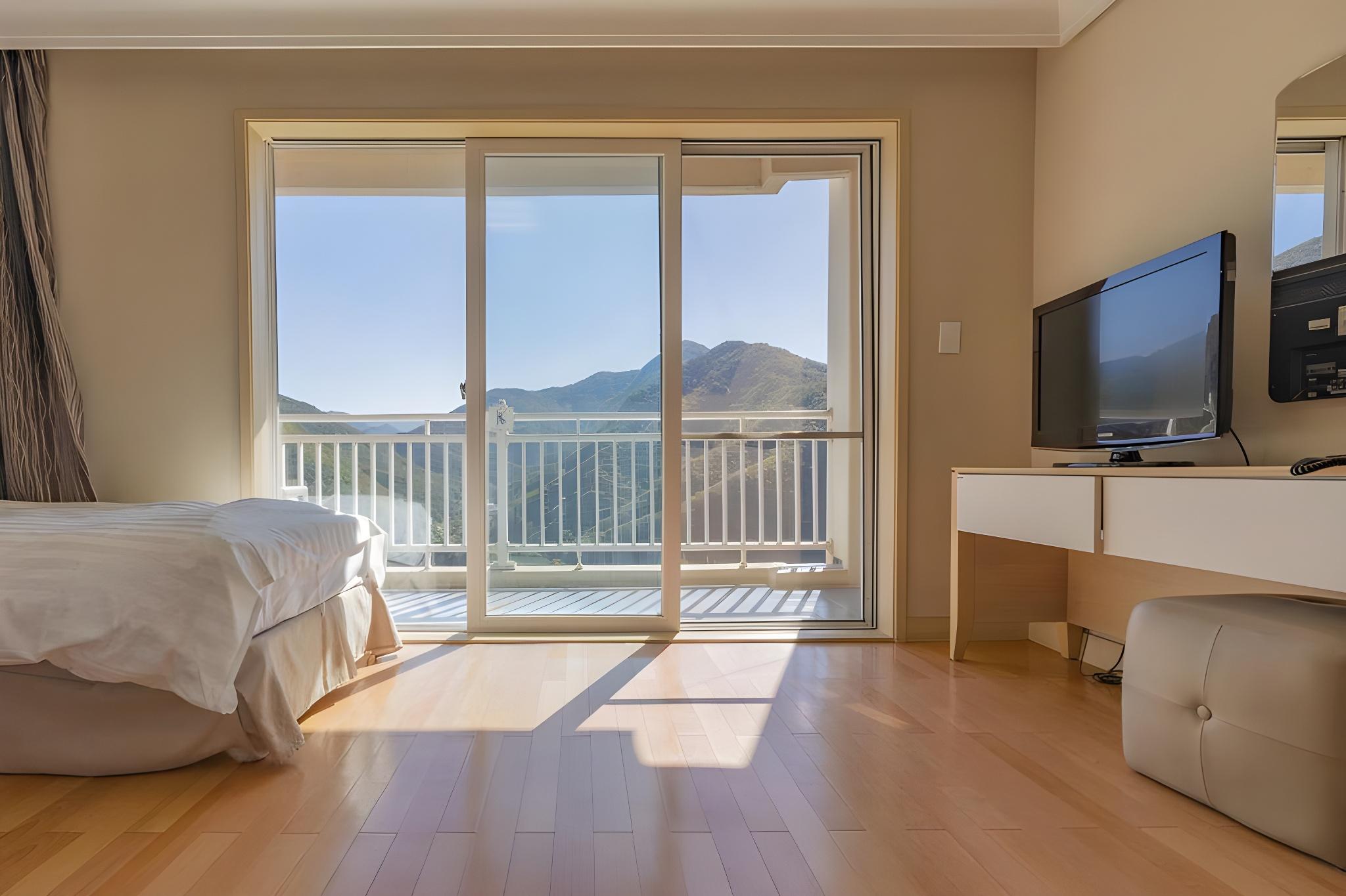 East, Family, 2 Futon Beds, Lake View