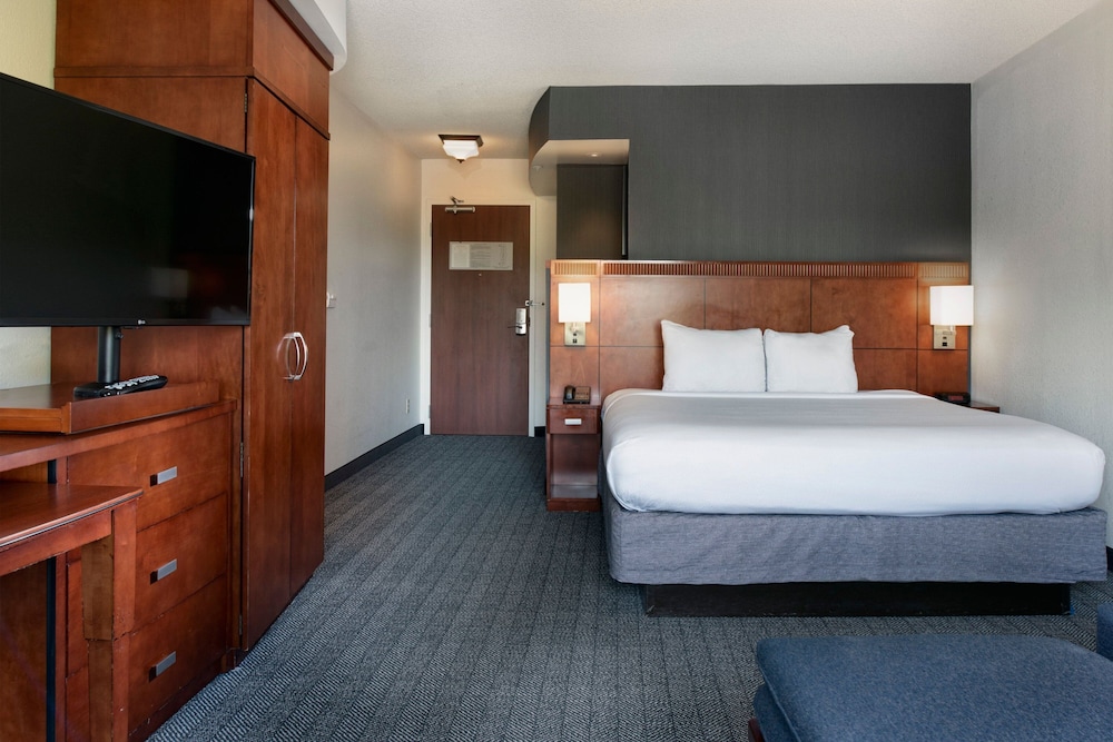 Room, King Bed, Sofa, Accessible