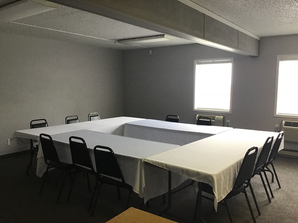 Days Inn by Wyndham Mandan Bismarck Area 47/56