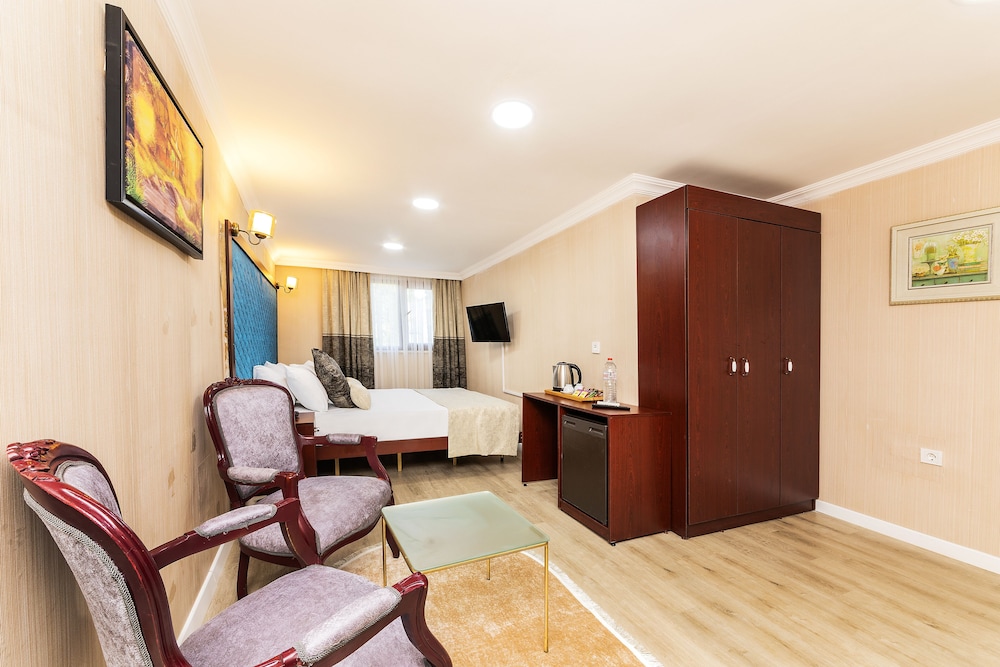 Dove Hotel 36/47