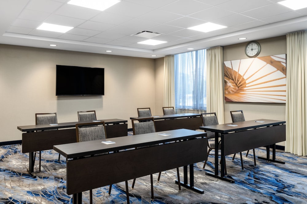Fairfield Inn & Suites by Marriott Minneapolis North 31/36