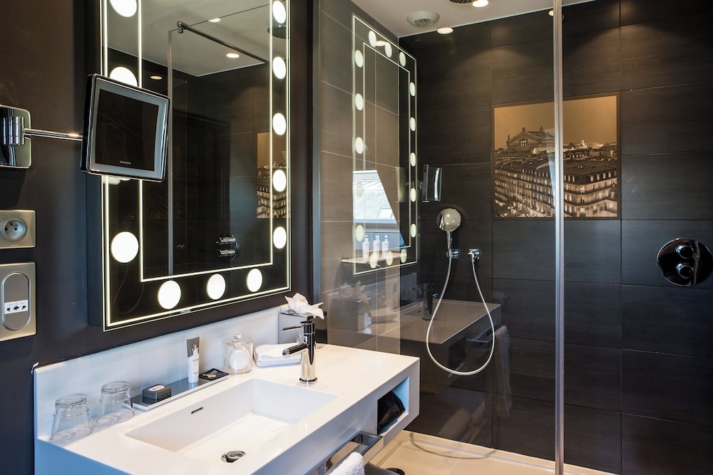 جناح بسرير كوين بغرفة نوم واحدة مع أريكة، Hotel Indigo Paris - Opera by IHG 5/7