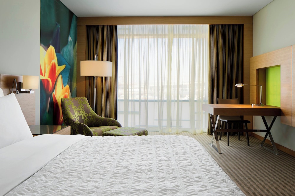 DELUXE, KING BED