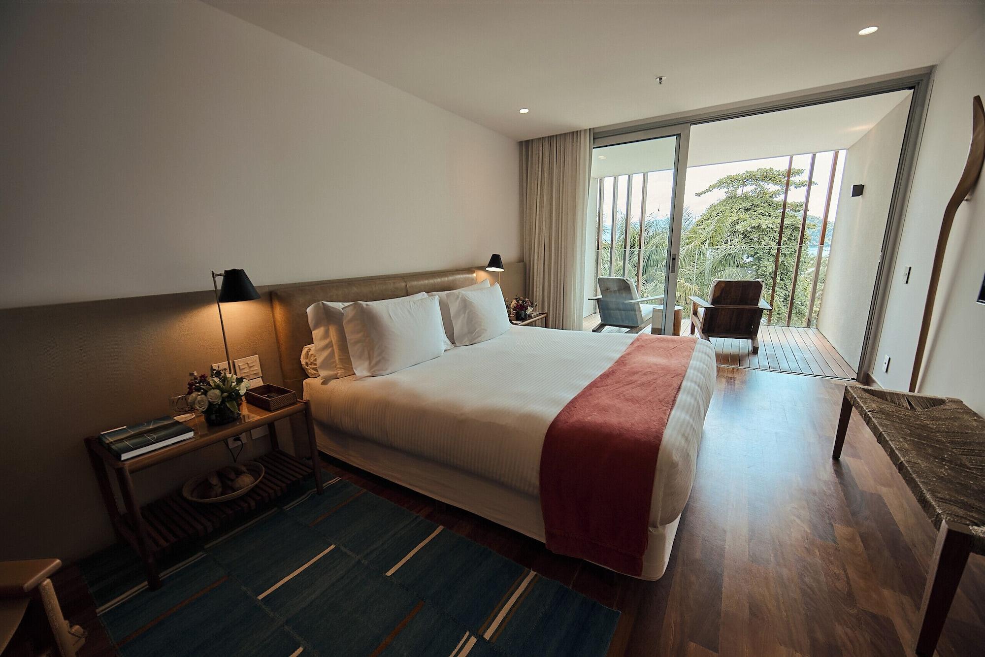 غرفة سوبيريور بإطلالة جزئية على البحر