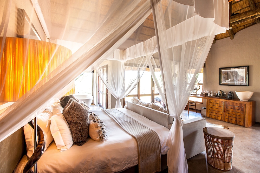 Nambiti Hills Private Game Lodge 7/50