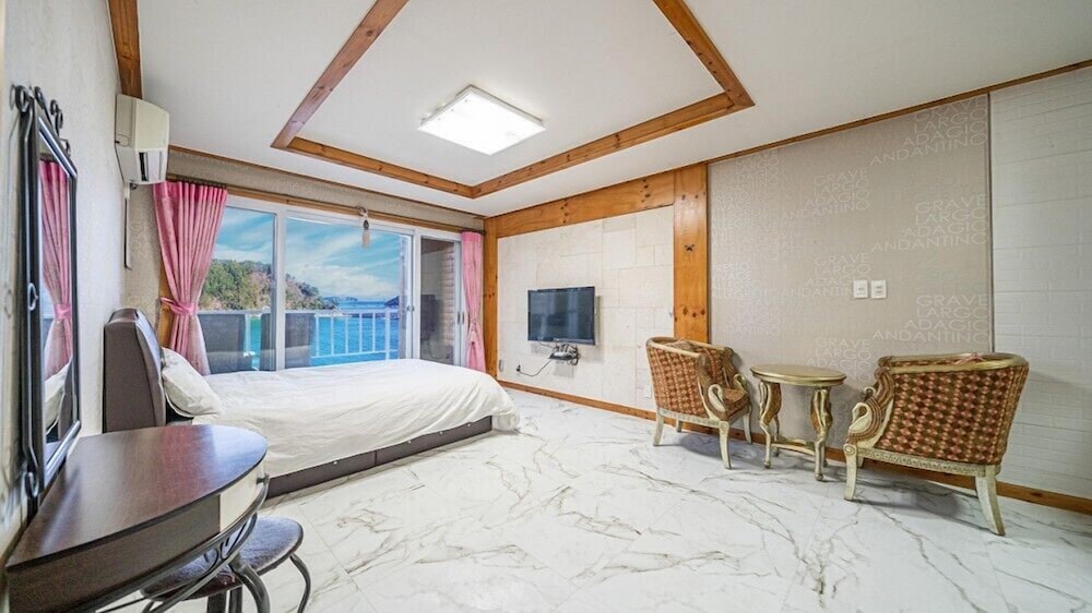 Geoje White O Pension 11/50