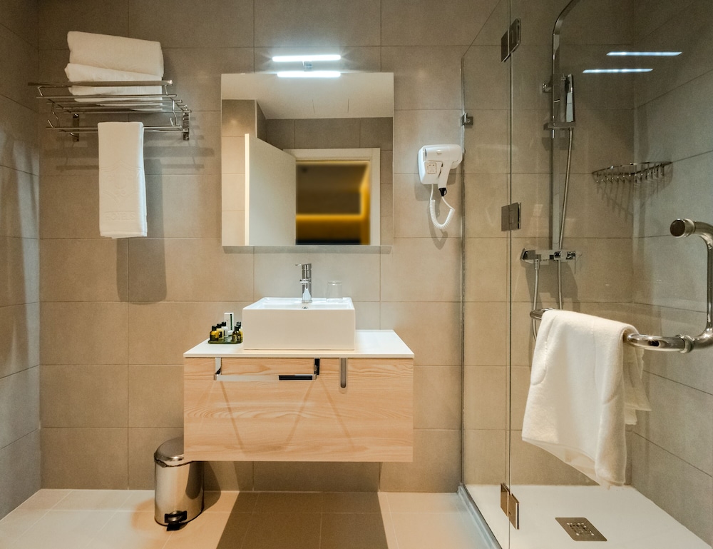 AD Hotel Pont d Hydra 30/35