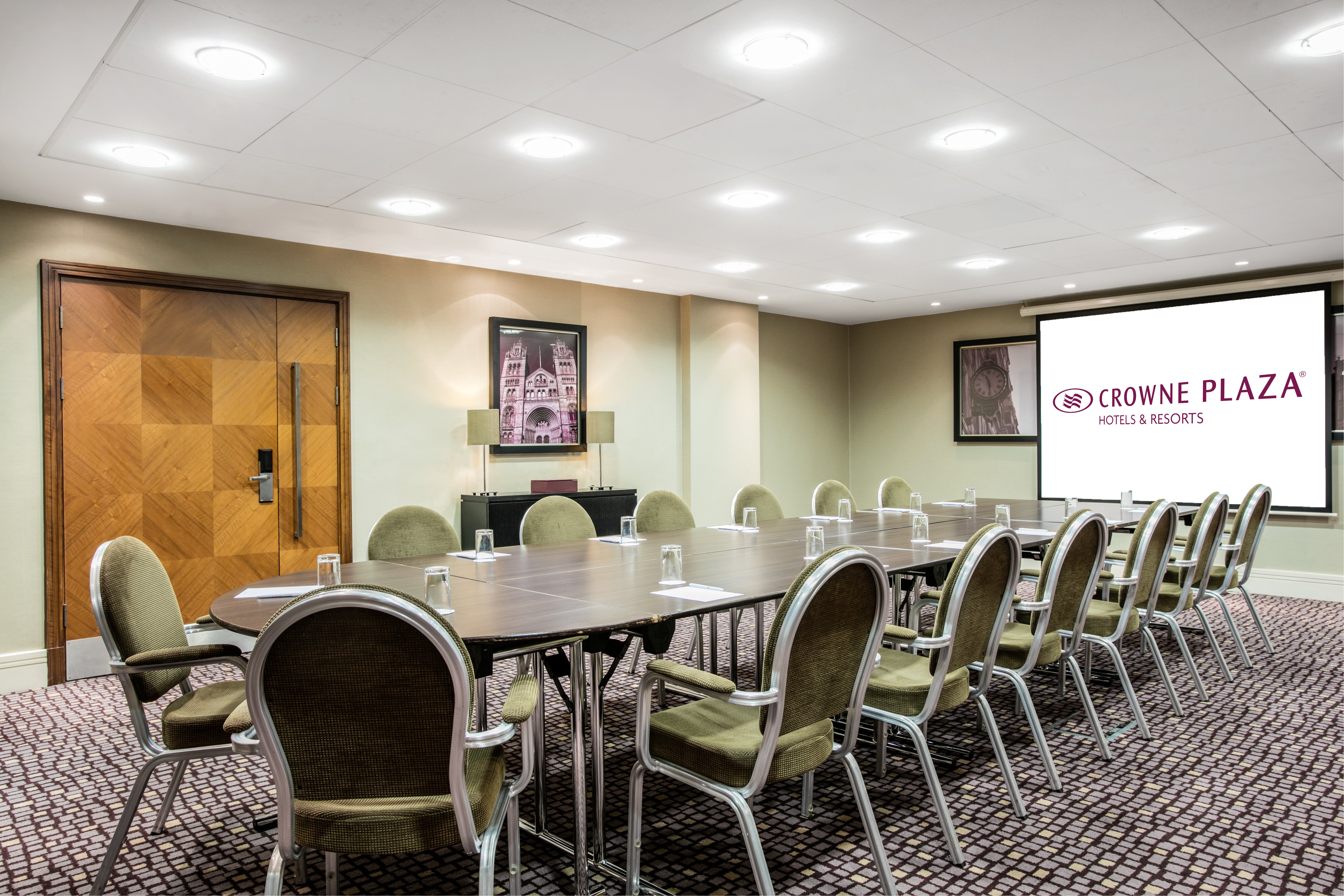 Crowne Plaza Ealing 66/76