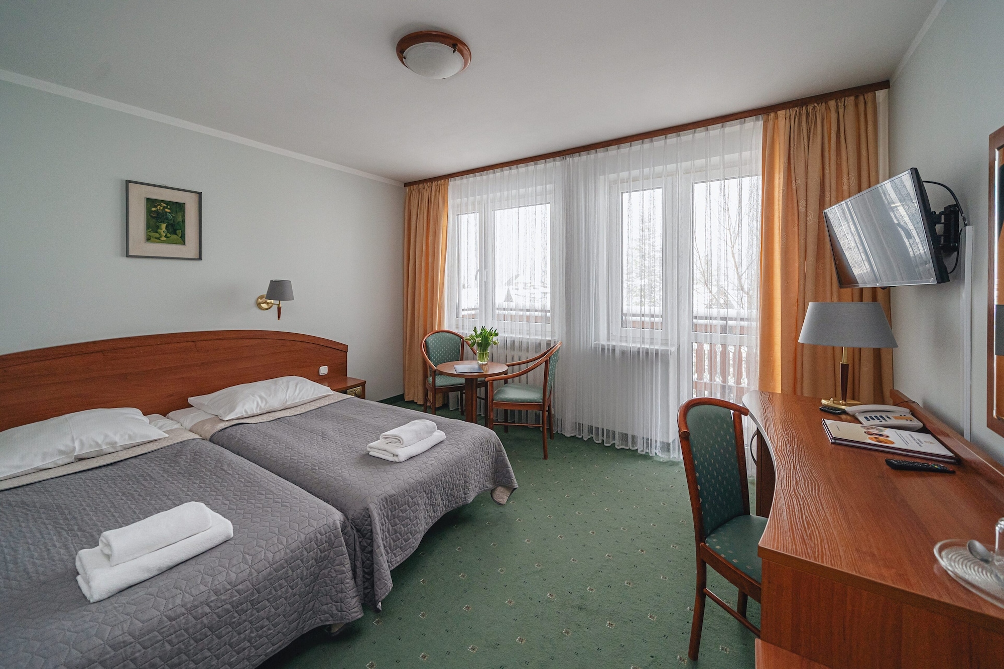 ROOM, TWIN BEDS