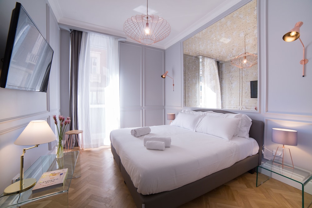 Grand Master Suites 33/74