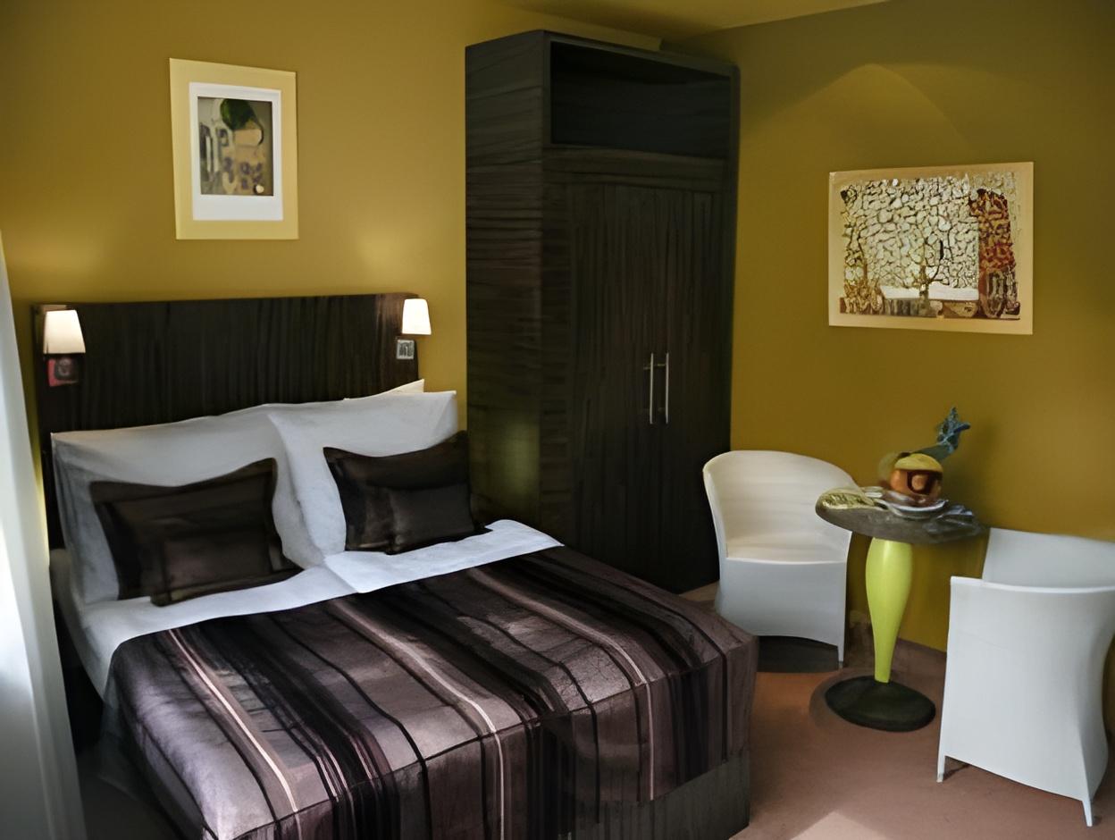 Room, Queen Bed
