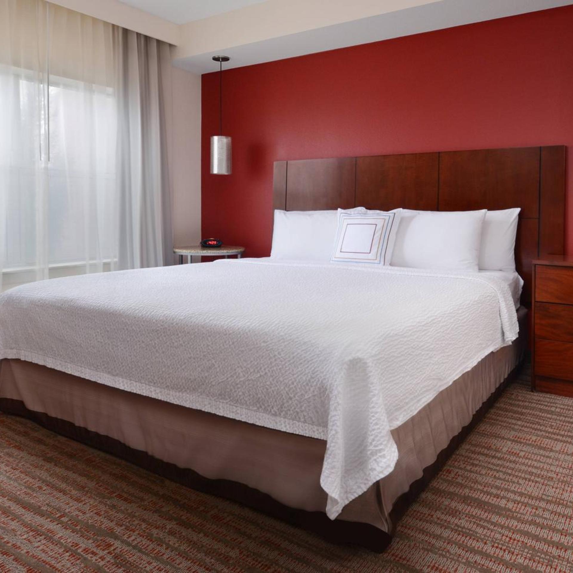 1 Bedroom, Suite, King Bed, Sofa, Bathtub, Accessible