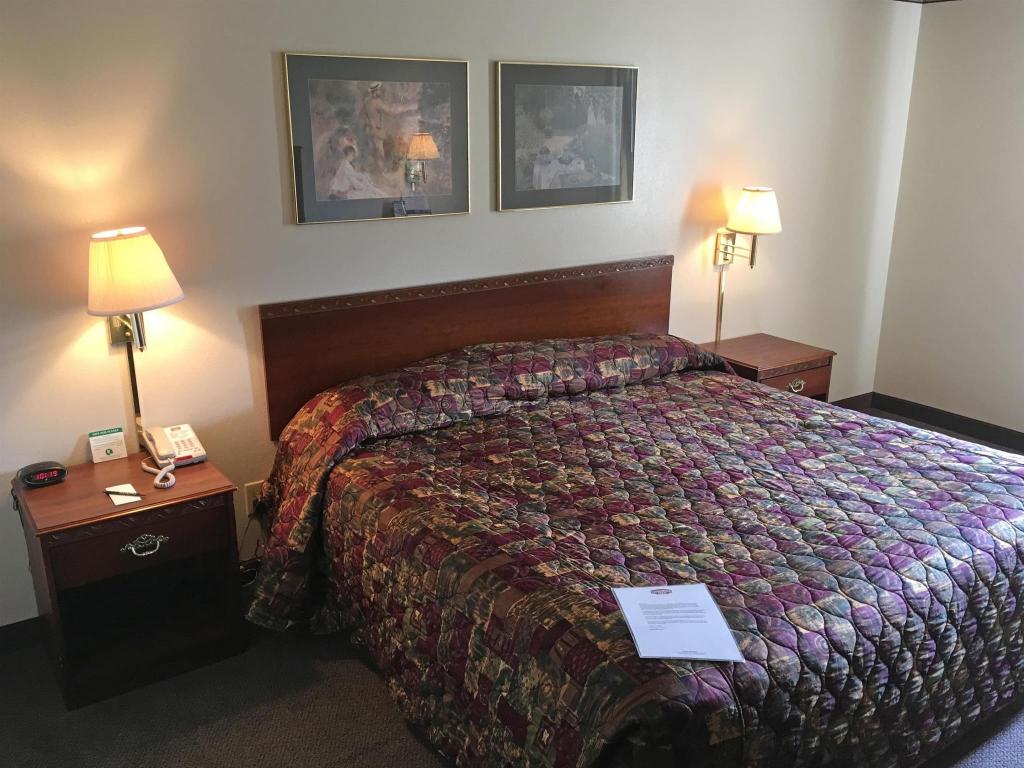 Country Hearth Inn & Suites Willard 9/12