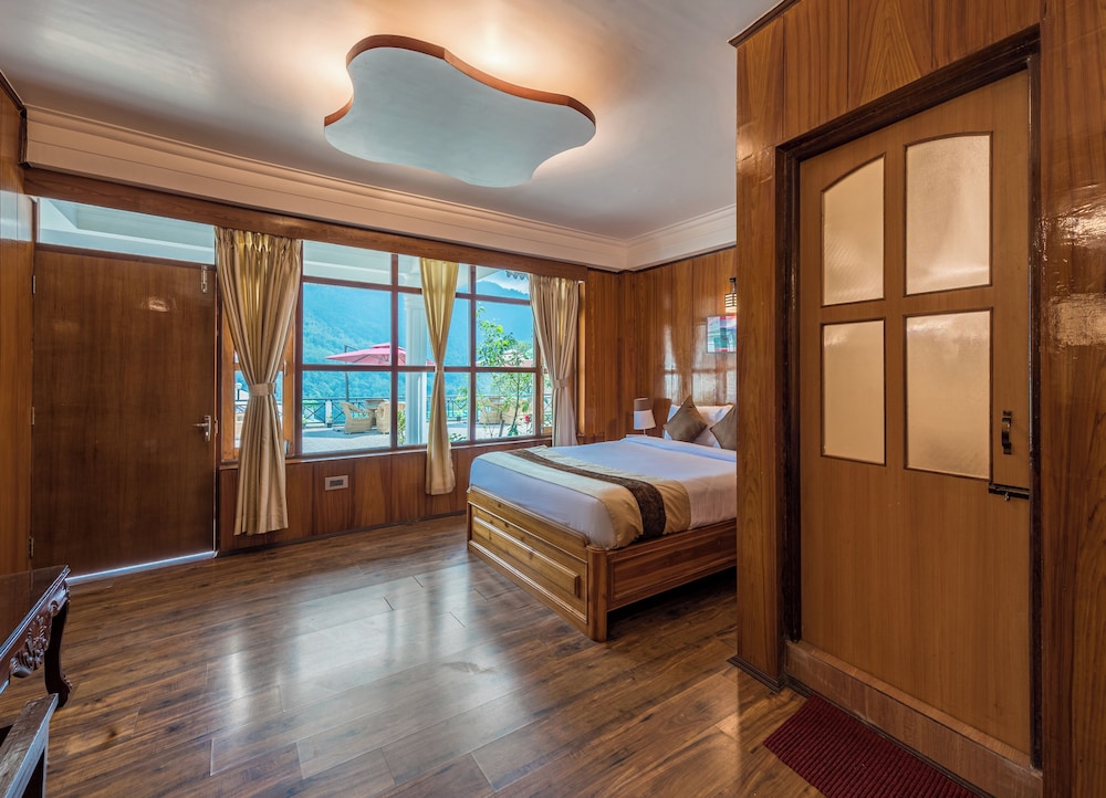 Udaan Alpine Resort & Chongeytar 10/29