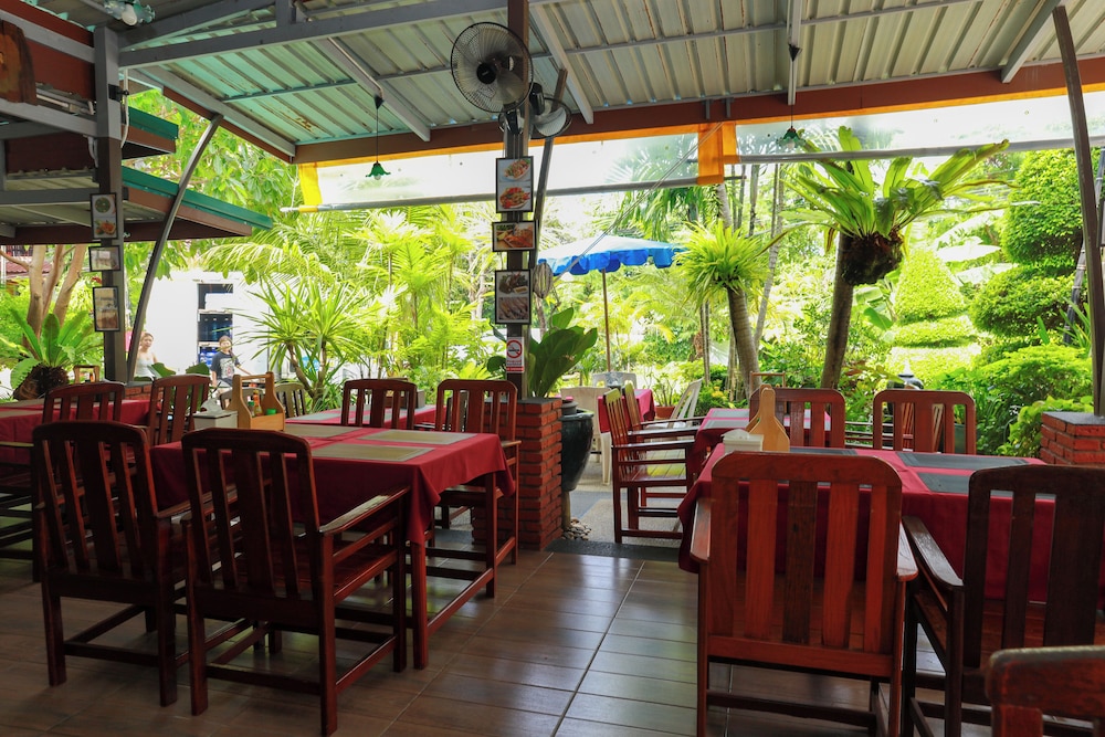 restaurant cafeteria