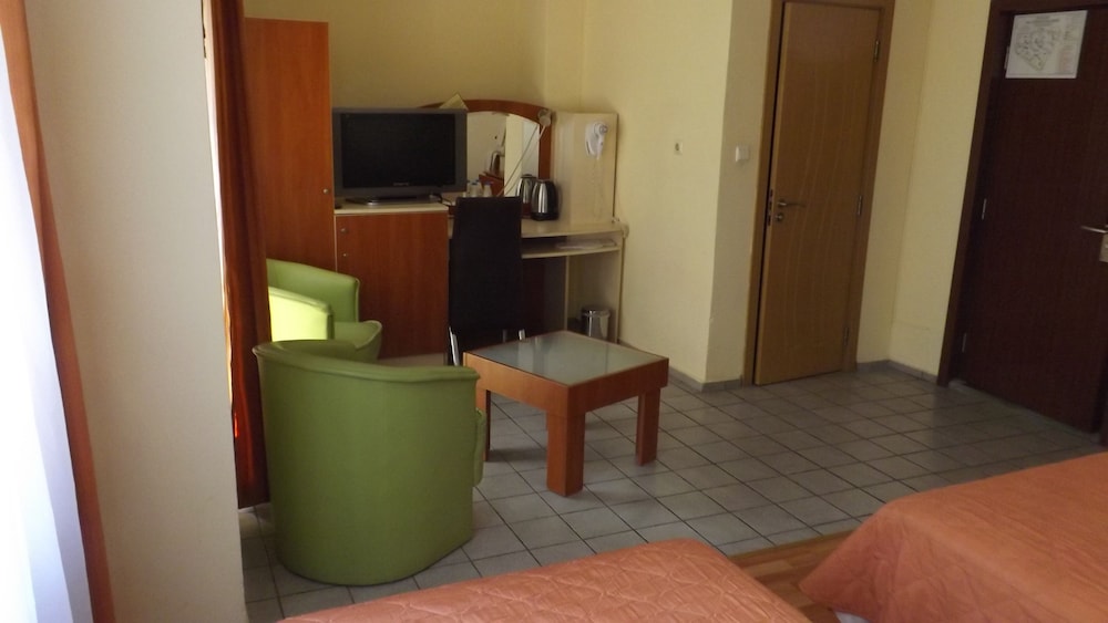 Palitra Family Hotel 30/35