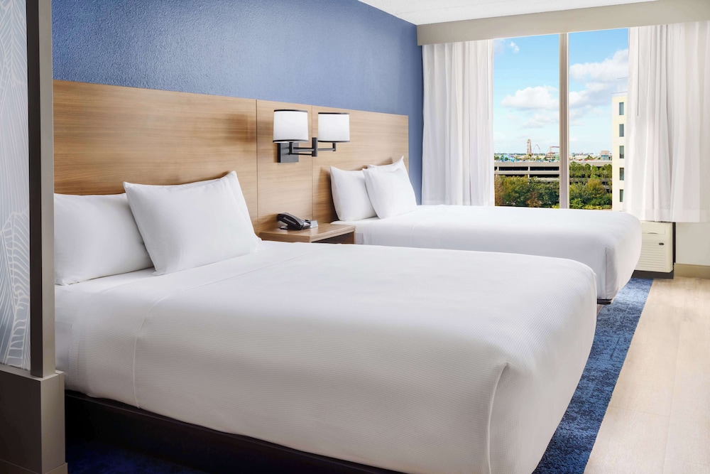 ROOM, 2 QUEEN BEDS, SOFA, HIGH FLOOR