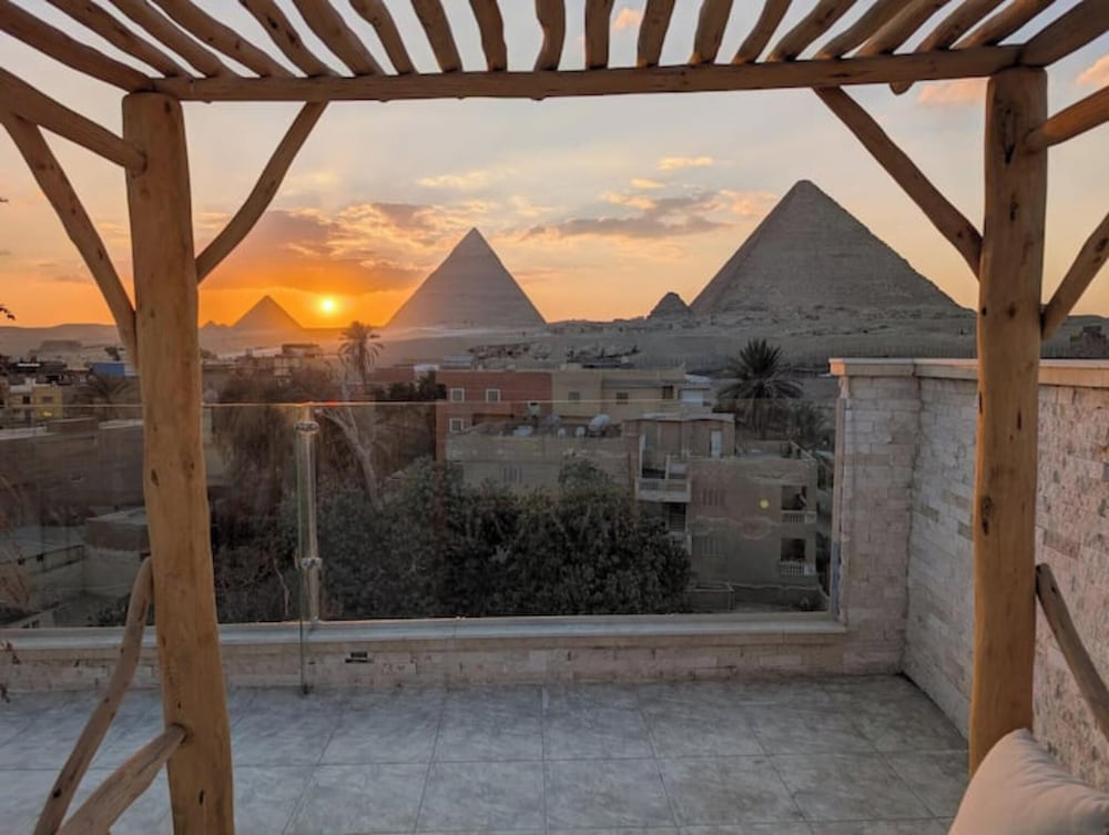3 Pyramids View Inn 25/47