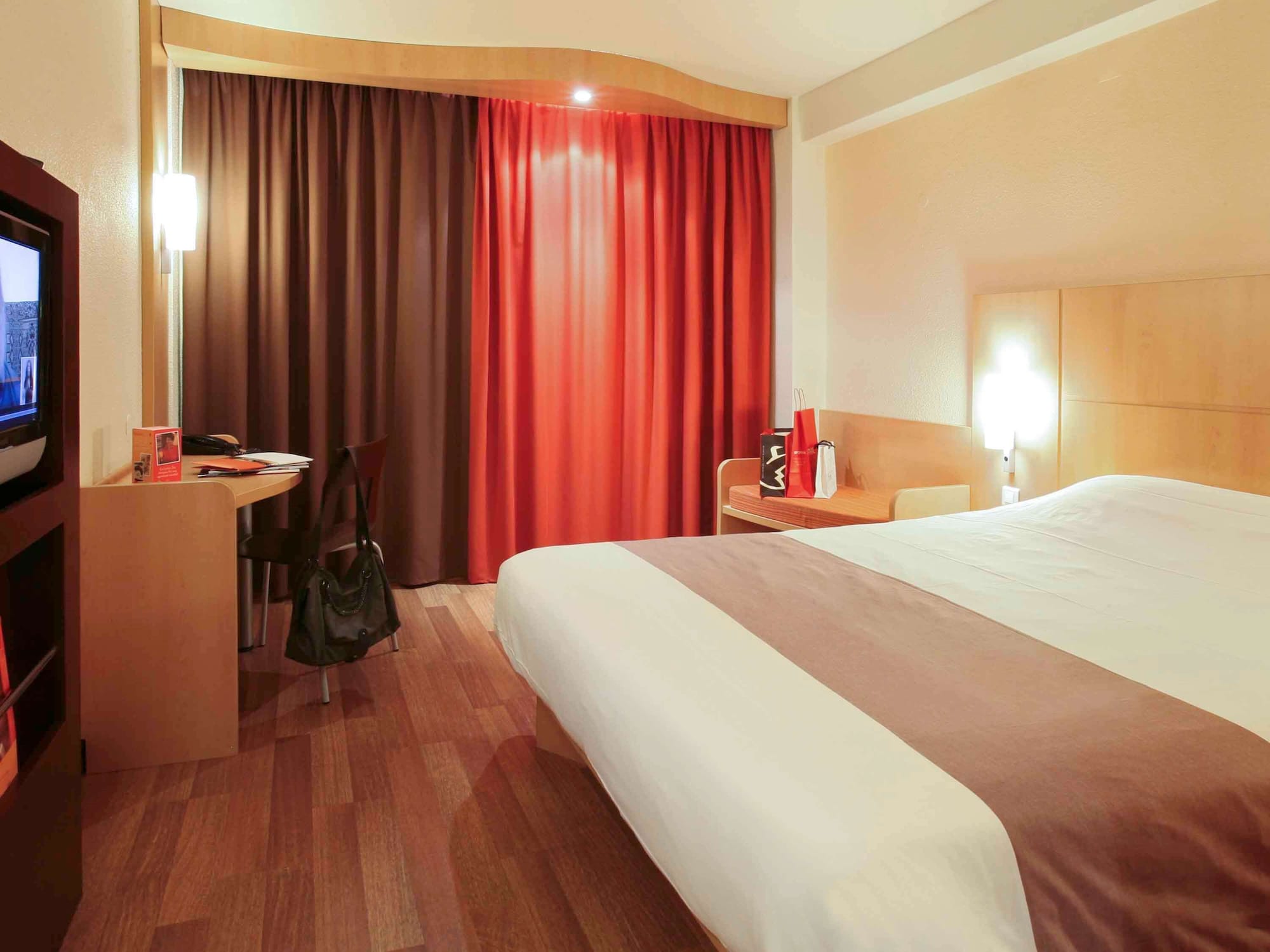 غرفة بسرير مزدوج وسرير فردي، Ibis Braga 5/6
