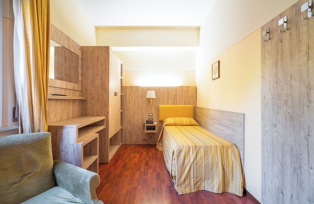Hotel Tirreno 27/43