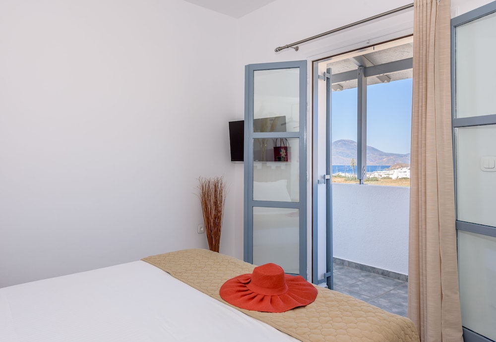 Elea Milos (ex Antonis Rooms) 8/45
