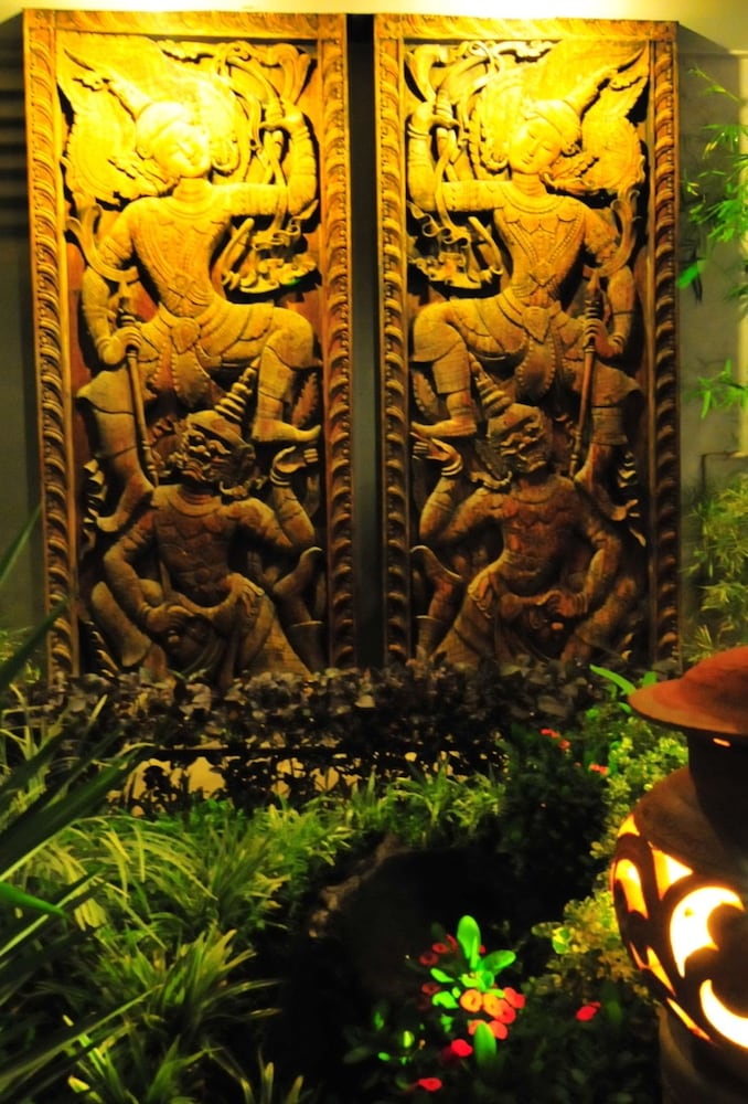 Ruen Kanok Thai House 3/33
