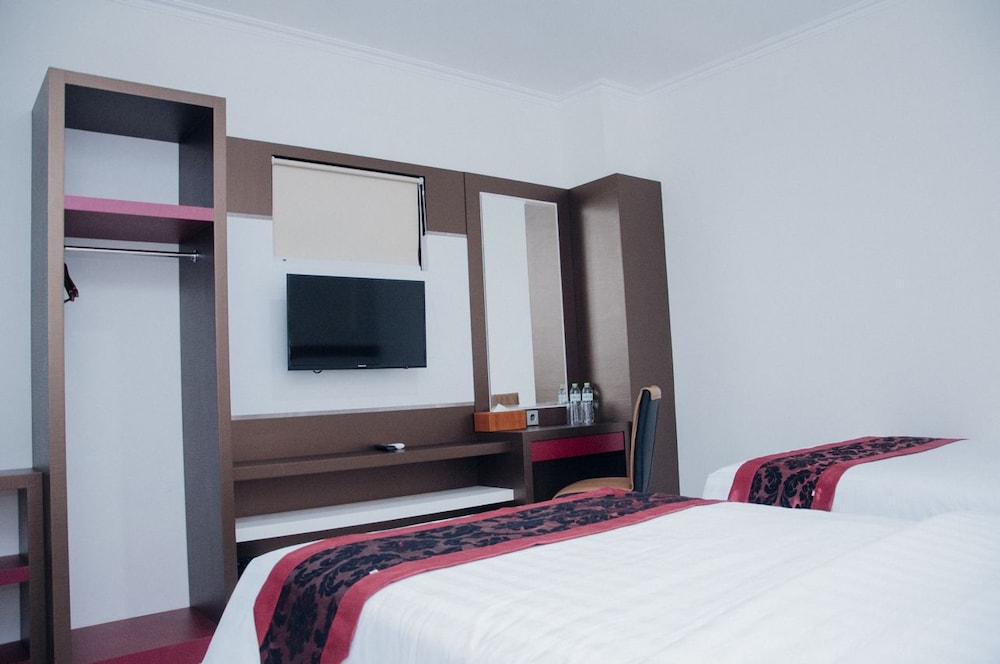 Ideas Hotel Ibrahim Adjie 7/31