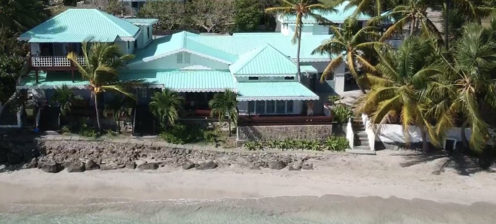 Bequia Beachfront Villa Hotel 49/83