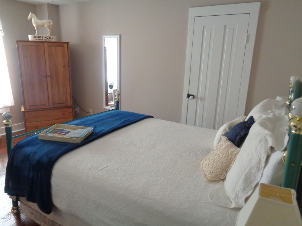 William, Deluxe, Queen Bed, Hot Tub