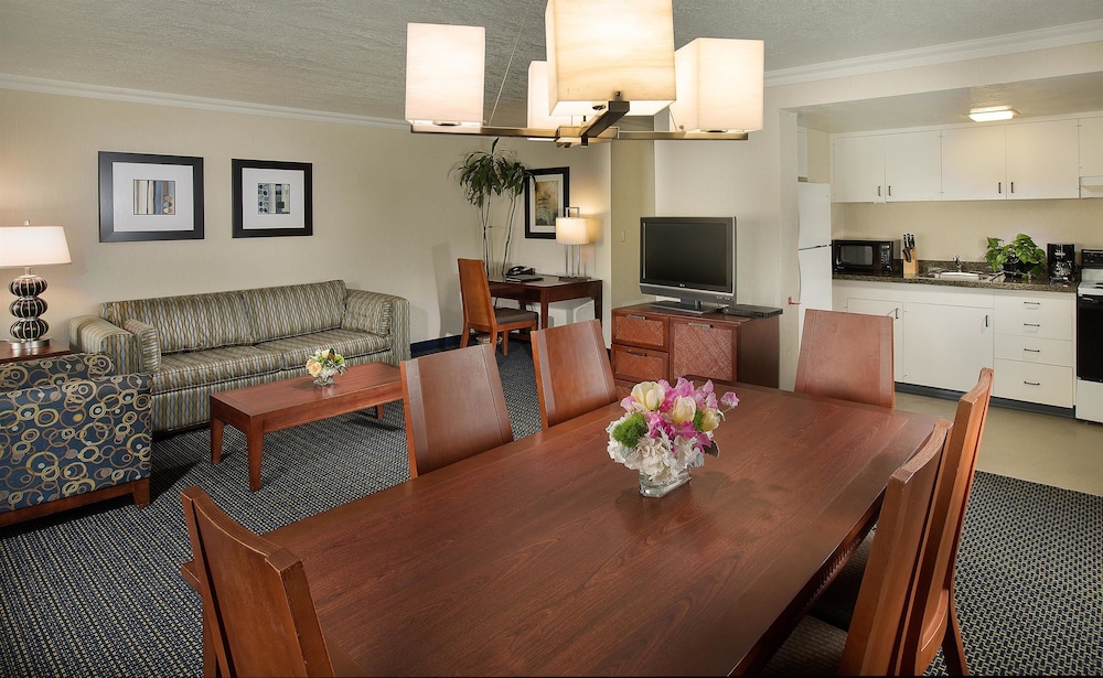 WEST BEACH INN A COAST HOTEL 36/65